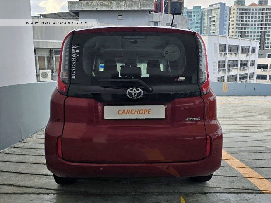 Toyota Sienta Hybrid 1.5A Elegance