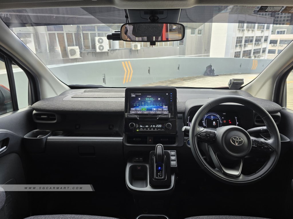 Toyota Sienta Hybrid 1.5A Elegance