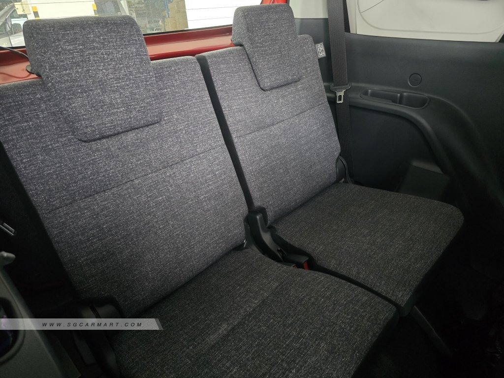 Toyota Sienta Hybrid 1.5A Elegance
