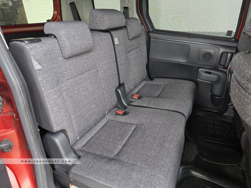 Toyota Sienta Hybrid 1.5A Elegance
