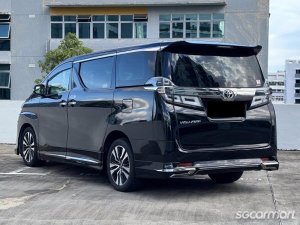 Toyota Vellfire 2.5A Elegance Moonroof