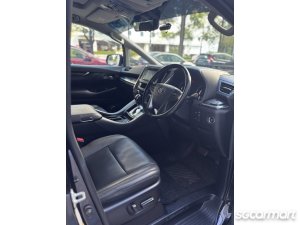 Toyota Vellfire 2.5A Elegance Moonroof