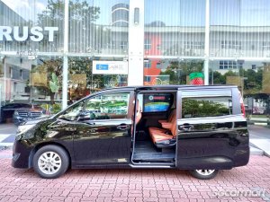 Toyota Noah Hybrid 1.8A X