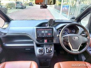 Toyota Noah Hybrid 1.8A X