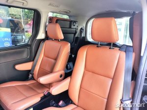 Toyota Noah Hybrid 1.8A X