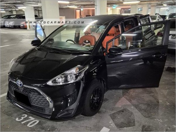 Toyota Sienta Hybrid 1.5A X