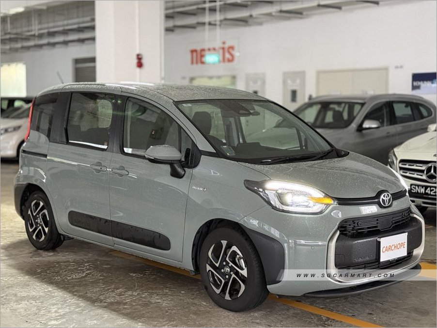 Toyota Sienta Hybrid 1.5A Elegance