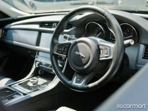 Jaguar XF 2.0A R-Sport
