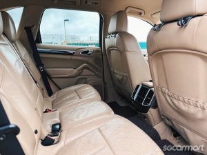 Porsche Cayenne Hybrid S 3.0A (COE till 06/2032)