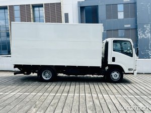Isuzu NPR75U