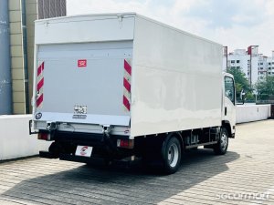 Isuzu NPR75U