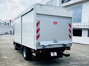 Isuzu NPR75U