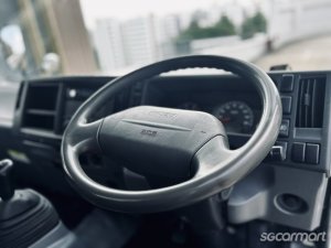 Isuzu NPR75U