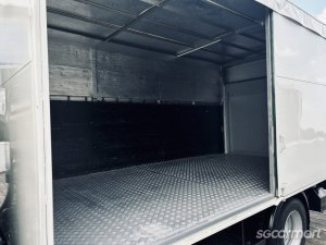 Isuzu NPR75U