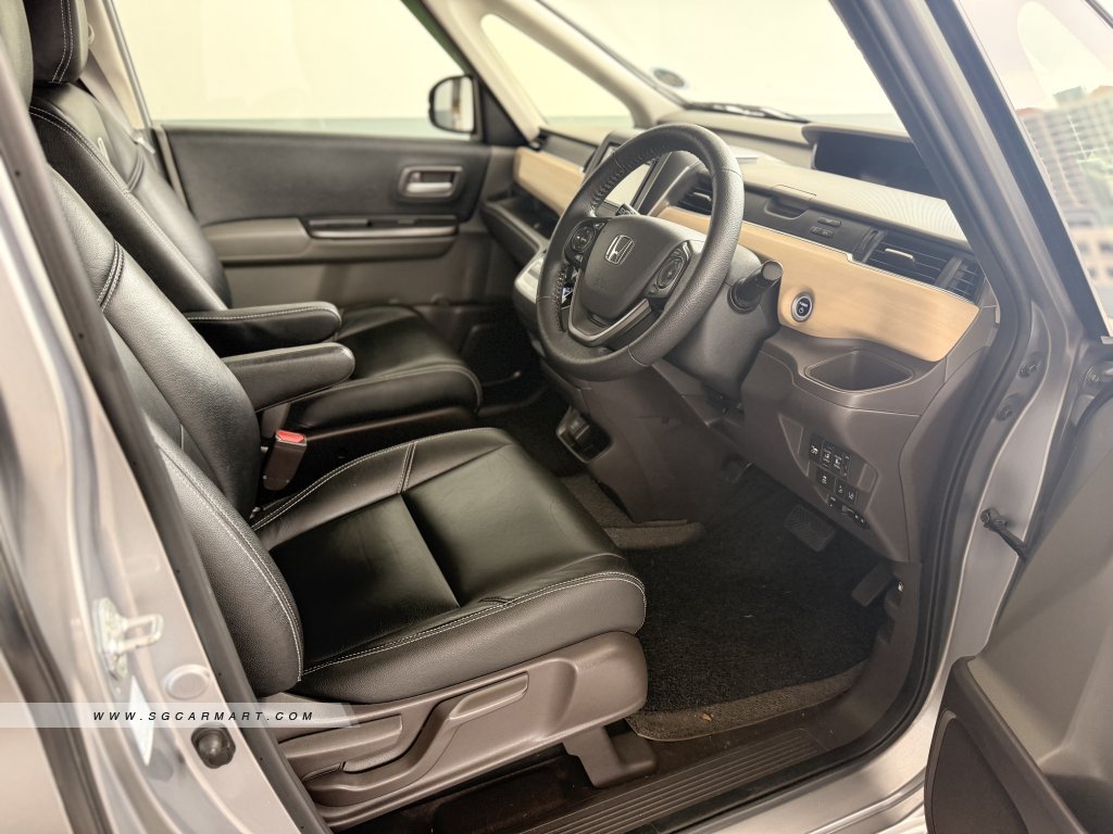 Honda Freed Hybrid 1.5A G