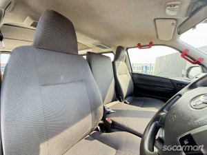 Toyota Hiace 2.8A DX