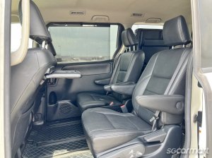 Toyota Voxy Hybrid 1.8A X