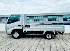 Hino Dutro 2.8M