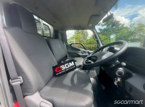 Hino Dutro 2.8M