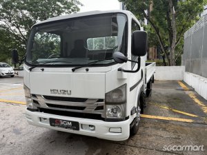 Isuzu NPR85