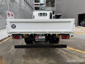 Isuzu NPR85