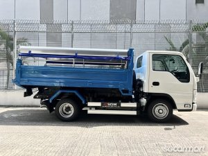 Isuzu NJR88A