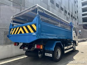 Isuzu NJR88A
