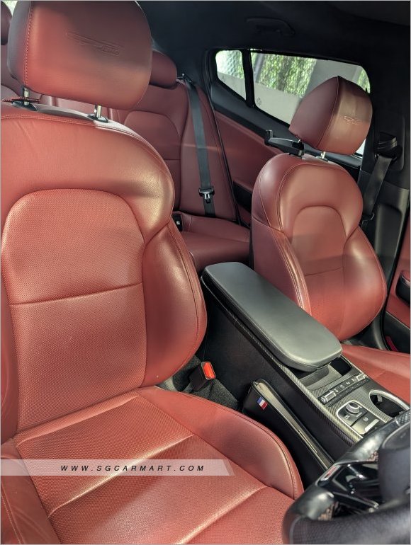 Kia Stinger 2.0A Sunroof