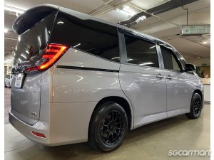 Toyota Noah Hybrid 1.8A X