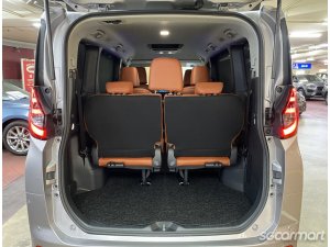 Toyota Noah Hybrid 1.8A X