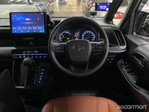 Toyota Noah Hybrid 1.8A X