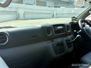 Nissan NV350 Microbus 2.5M