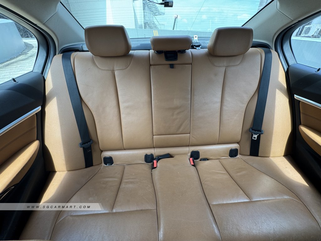 BMW 3 Series 318i Luxury