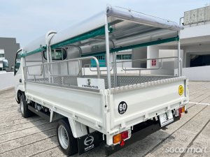 Hino Dutro 2.8M