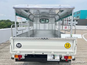 Hino Dutro 2.8M