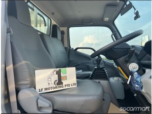 Hino Dutro 2.8M