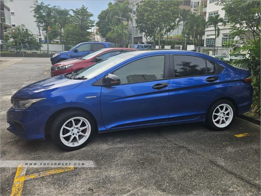 Honda Grace Hybrid 1.5A DX