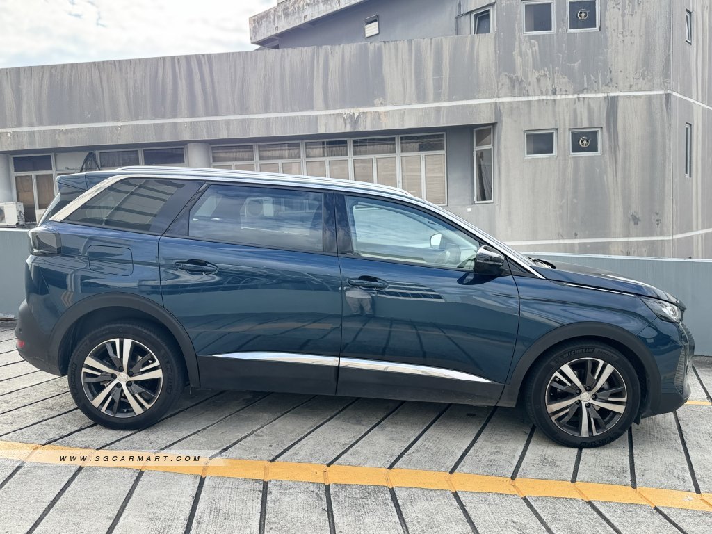 Peugeot 5008 1.2A PureTech EAT8 Allure Premium
