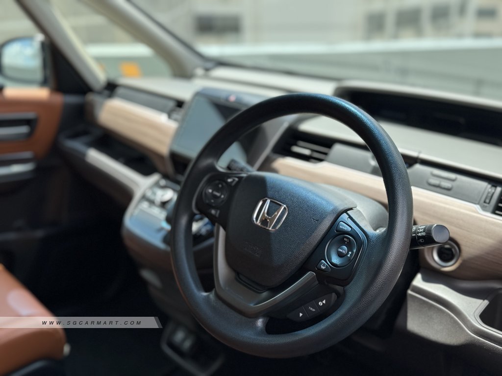 Honda Freed Hybrid 1.5A 7-Seater Honda Sensing