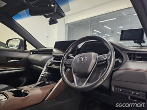 Toyota Harrier Hybrid 2.5A Luxury Sunroof