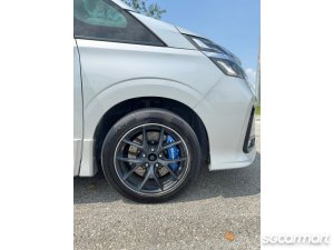 Nissan Serena e-POWER Hybrid 1.2A Highway Star Premium