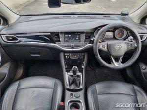 Opel Astra Sports Tourer 1.0A