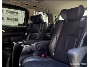 Toyota Vellfire 2.5A Elegance Moonroof