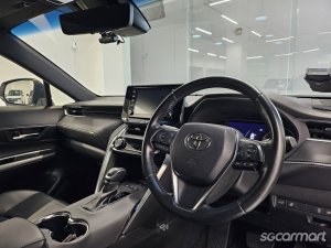 Toyota Harrier Hybrid 2.5A Luxury Sunroof