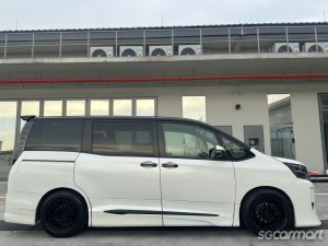 Toyota Voxy 2.0A X