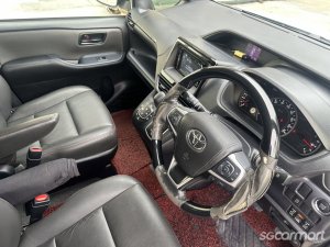 Toyota Voxy 2.0A X