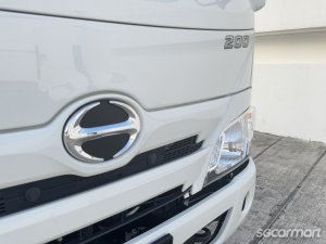 Hino Dutro 2.8M