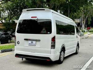 Toyota Hiace Commuter 3.0A High Roof