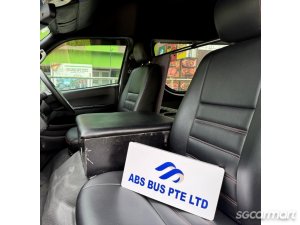 Toyota Hiace Commuter 3.0A High Roof