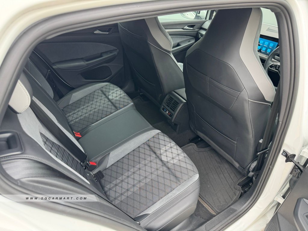 Volkswagen Golf Mild Hybrid 1.5A eTSI DSG R-Line
